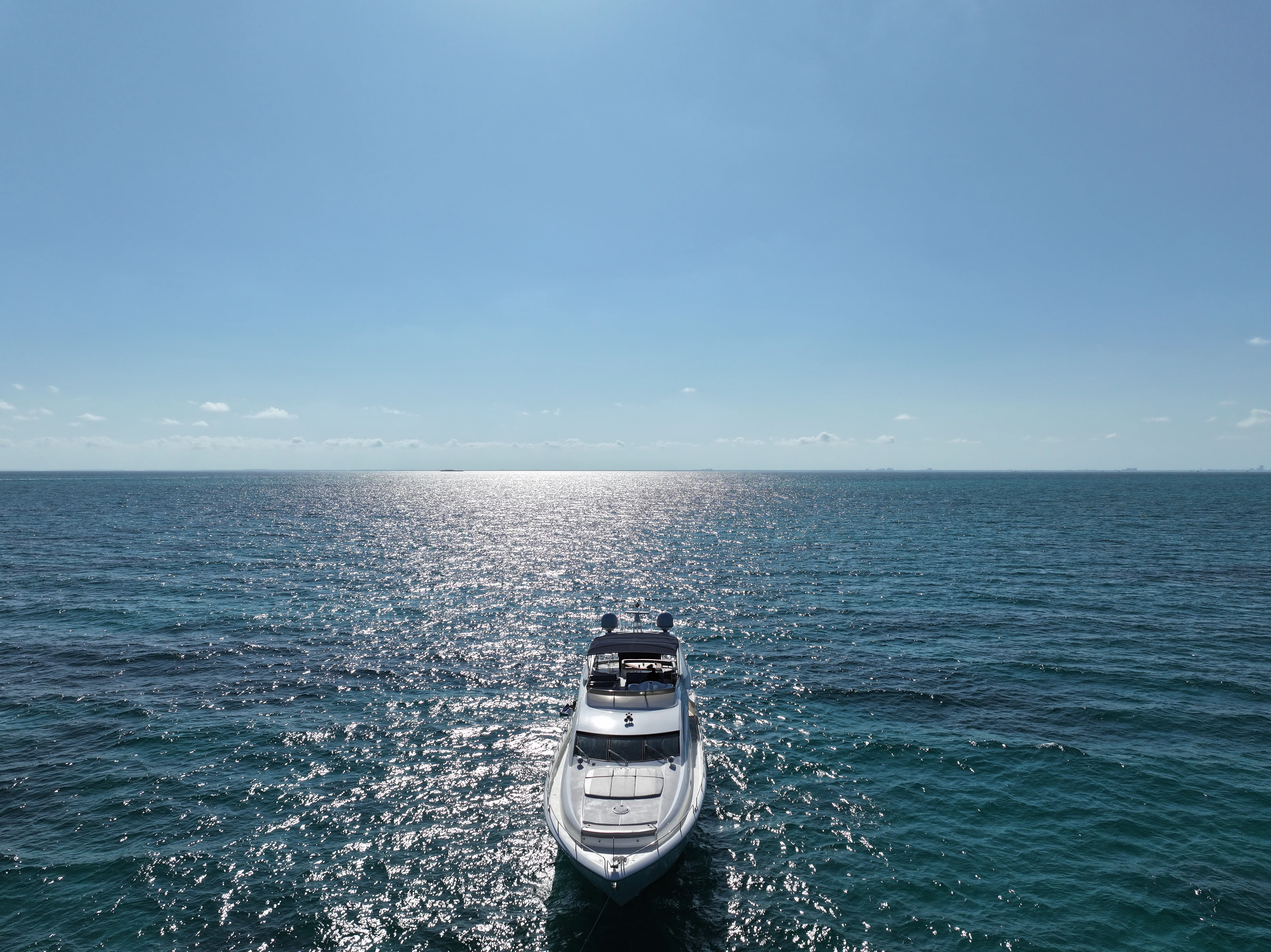 90ft Sunseeker Deep Blue front view
